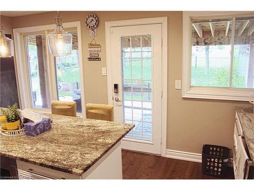 5153 Bunton Crescent, Burlington, ON - Indoor Photo Showing Kitchen