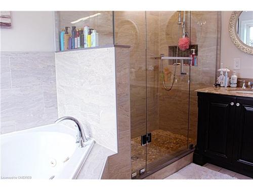 5153 Bunton Crescent, Burlington, ON - Indoor Photo Showing Bathroom