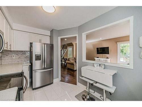 39-2022 Atkinson Drive, Burlington, ON - Indoor Photo Showing Kitchen