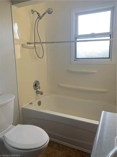 Main Floor-138 Humboldt Parkway, Port Colborne, ON - Indoor Photo Showing Bathroom