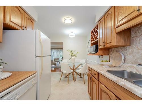 19-561 Childs Drive, Milton, ON - Indoor Photo Showing Kitchen With Double Sink