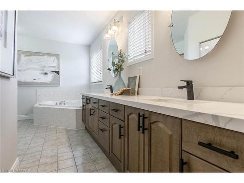 3637 Jorie Crescent, Mississauga, ON - Indoor Photo Showing Bathroom