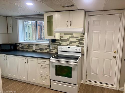 32 Bendingroad Crescent, St. Catharines, ON - Indoor Photo Showing Kitchen