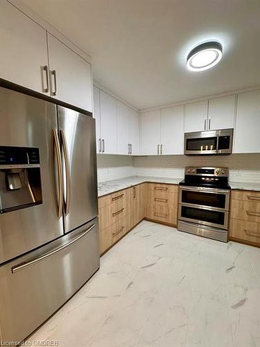 32 Bendingroad Crescent, St. Catharines, ON - Indoor Photo Showing Kitchen