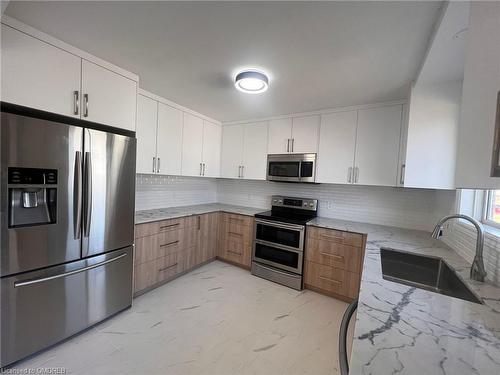 32 Bendingroad Crescent, St. Catharines, ON - Indoor Photo Showing Kitchen