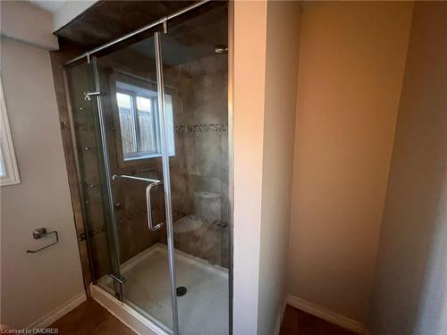 32 Bendingroad Crescent, St. Catharines, ON - Indoor Photo Showing Bathroom