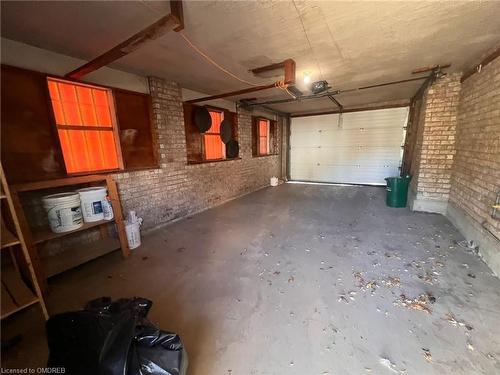 32 Bendingroad Crescent, St. Catharines, ON - Indoor Photo Showing Garage