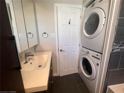 32 Bendingroad Crescent, St. Catharines, ON - Indoor Photo Showing Laundry Room