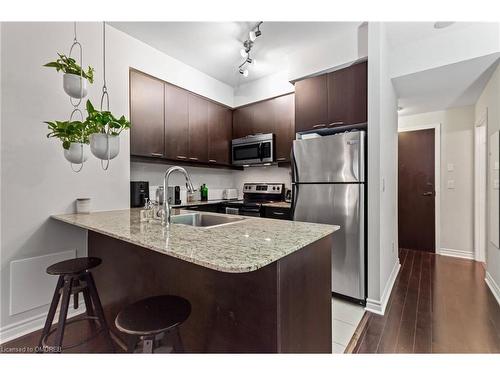 320-385 Prince Of Wales Drive, Mississauga, ON - Indoor Photo Showing Kitchen With Upgraded Kitchen