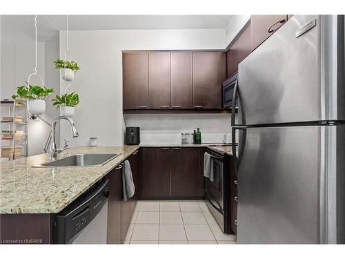 320-385 Prince Of Wales Drive, Mississauga, ON - Indoor Photo Showing Kitchen With Upgraded Kitchen