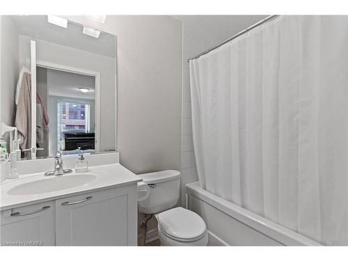 320-385 Prince Of Wales Drive, Mississauga, ON - Indoor Photo Showing Bathroom