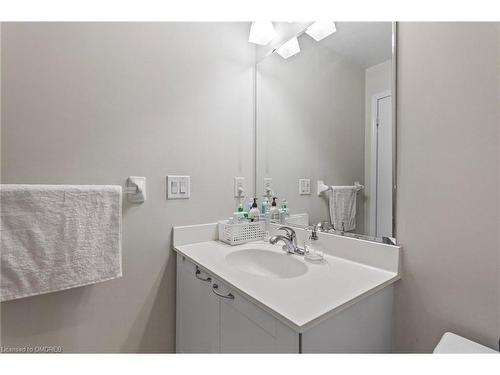 320-385 Prince Of Wales Drive, Mississauga, ON - Indoor Photo Showing Bathroom