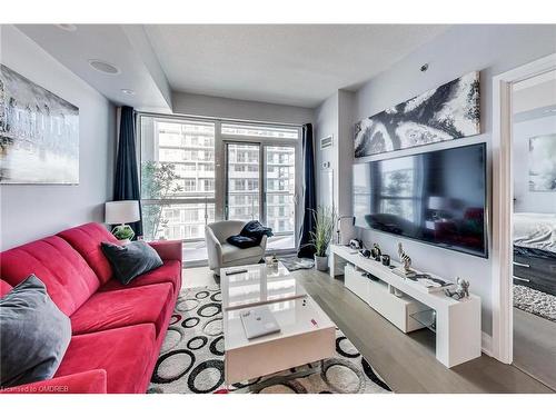 1313-55 Speers Road, Oakville, ON - Indoor Photo Showing Living Room