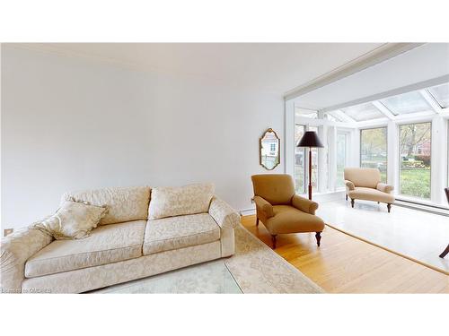 374 Spruce Street, Oakville, ON - Indoor Photo Showing Living Room