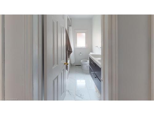 374 Spruce Street, Oakville, ON - Indoor Photo Showing Bathroom