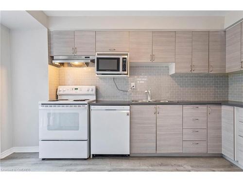 13 Normandy Place, Oakville, ON - Indoor Photo Showing Kitchen