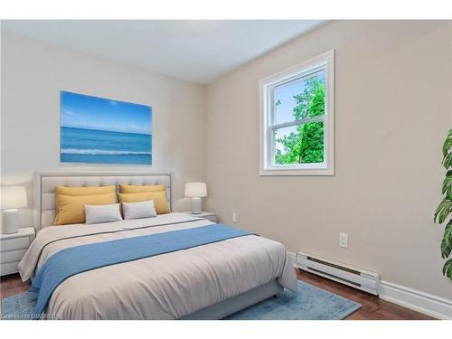 13 Normandy Place, Oakville, ON - Indoor Photo Showing Bedroom