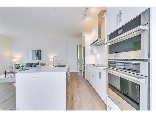 812-509 Dundas Street W, Oakville, ON - Indoor Photo Showing Kitchen