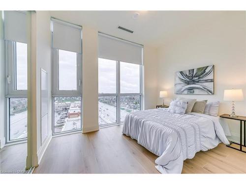 812-509 Dundas Street W, Oakville, ON - Indoor Photo Showing Bedroom