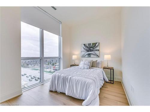 812-509 Dundas Street W, Oakville, ON - Indoor Photo Showing Bedroom