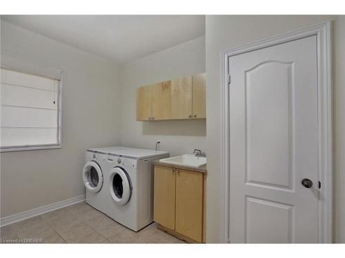 1523 Arrowhead Road, Oakville, ON - Indoor Photo Showing Laundry Room