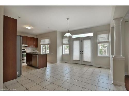 1523 Arrowhead Road, Oakville, ON - Indoor Photo Showing Kitchen