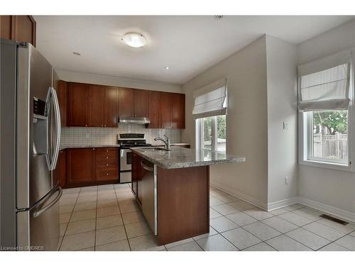 1523 Arrowhead Road, Oakville, ON - Indoor Photo Showing Kitchen With Stainless Steel Kitchen With Double Sink