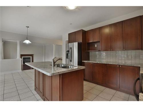 1523 Arrowhead Road, Oakville, ON - Indoor Photo Showing Kitchen With Double Sink