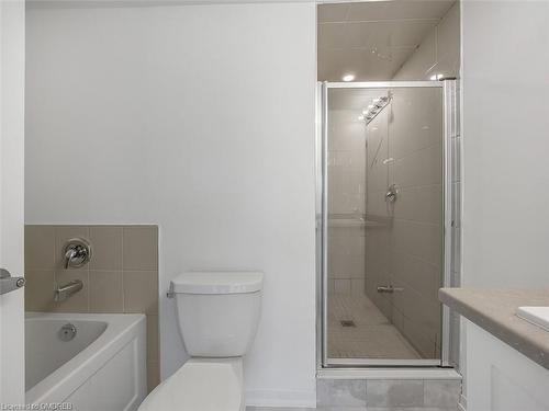 215 Monarch Avenue, Ajax, ON - Indoor Photo Showing Bathroom