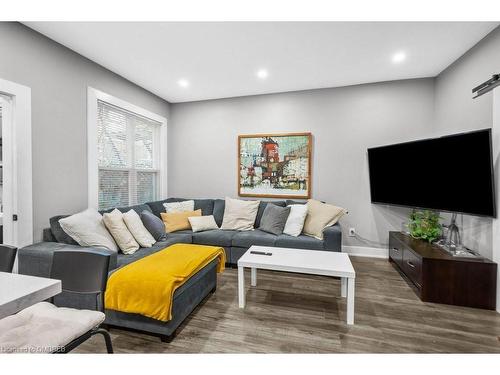 191 Wentworth Street S, Hamilton, ON - Indoor Photo Showing Living Room