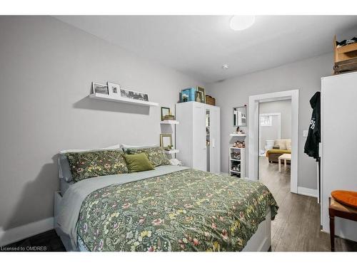 191 Wentworth Street S, Hamilton, ON - Indoor Photo Showing Bedroom