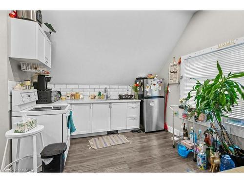 191 Wentworth Street S, Hamilton, ON - Indoor Photo Showing Kitchen