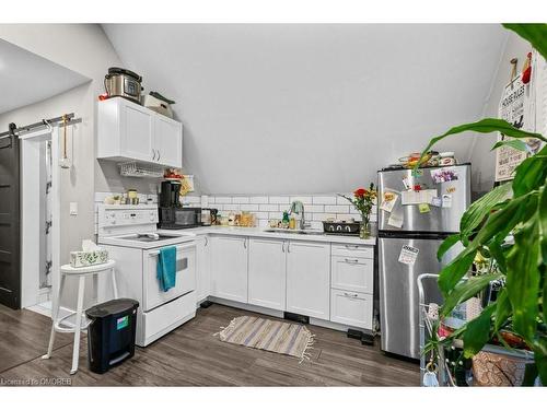 191 Wentworth Street S, Hamilton, ON - Indoor Photo Showing Kitchen