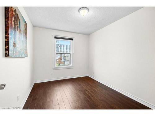 Upper-15 Melrose Avenue N, Hamilton, ON - Indoor Photo Showing Other Room