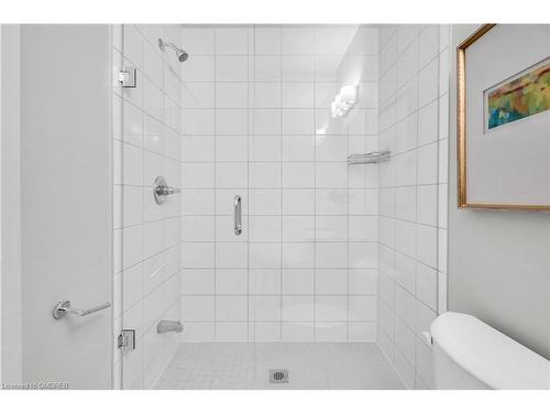 1058 Thompson Drive, Oshawa, ON - Indoor Photo Showing Bathroom