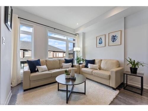 84-61 Soho Street, Stoney Creek, ON - Indoor Photo Showing Living Room