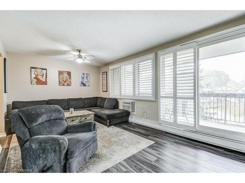 302-6 Shettleston Drive, Cambridge, ON - Indoor Photo Showing Living Room