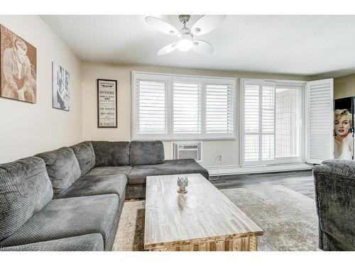 302-6 Shettleston Drive, Cambridge, ON - Indoor Photo Showing Living Room