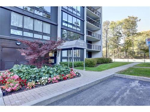 202-2175 Marine Drive, Oakville, ON - Outdoor