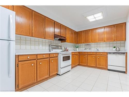 202-2175 Marine Drive, Oakville, ON - Indoor Photo Showing Kitchen