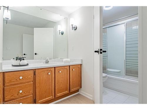 202-2175 Marine Drive, Oakville, ON - Indoor Photo Showing Bathroom