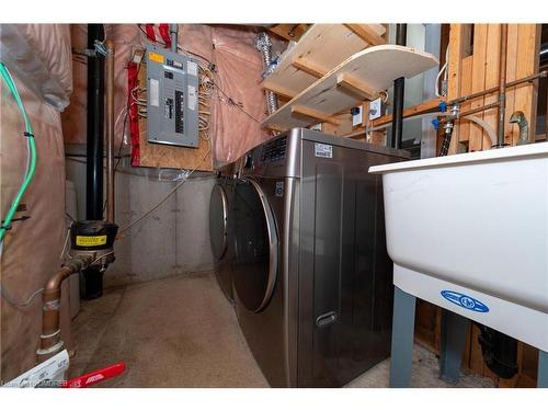 39 Fuller Drive, Guelph, ON - Indoor Photo Showing Laundry Room