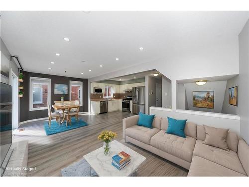 39 Fuller Drive, Guelph, ON - Indoor Photo Showing Living Room