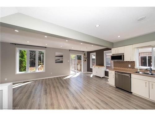 39 Fuller Drive, Guelph, ON - Indoor Photo Showing Kitchen With Double Sink