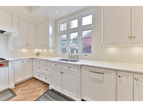 241 Roseland Crescent, Burlington, ON - Indoor Photo Showing Kitchen