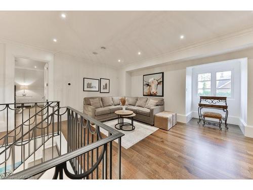 241 Roseland Crescent, Burlington, ON - Indoor Photo Showing Living Room