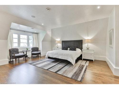 241 Roseland Crescent, Burlington, ON - Indoor Photo Showing Bedroom