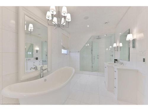 241 Roseland Crescent, Burlington, ON - Indoor Photo Showing Bathroom