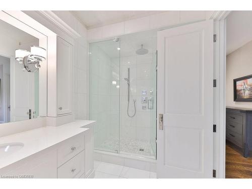 241 Roseland Crescent, Burlington, ON - Indoor Photo Showing Bathroom