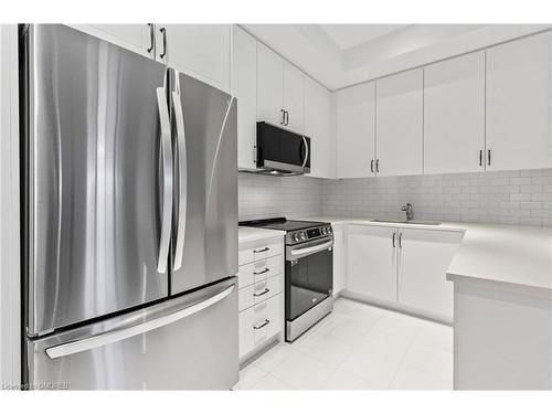 105-130 Joymar Drive, Mississauga, ON - Indoor Photo Showing Kitchen With Stainless Steel Kitchen With Upgraded Kitchen